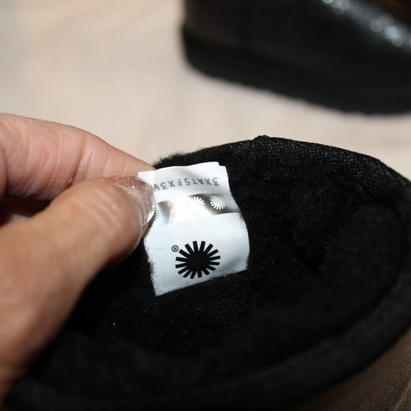 NIB UGG TODDLER CLASSIC SHORT LEATHER‎ SHEARLING LINED METALLIC SPARKLE BOOTS - Picture 4 of 7